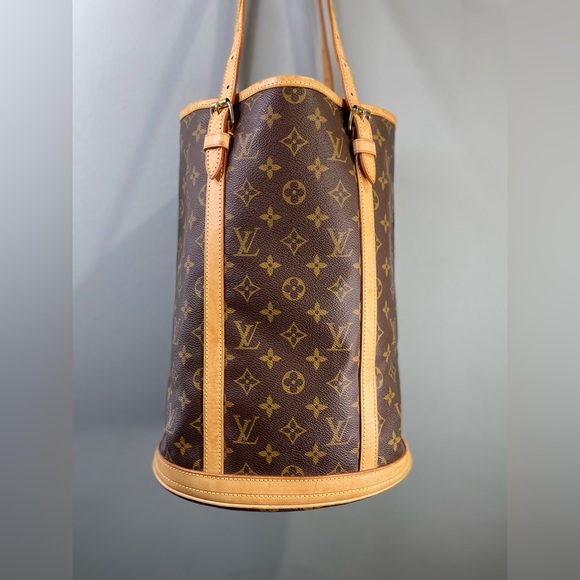 Louis Vuitton Handbags - Louis Vuitton GM Monogram Canvas Vertical Bucket Bag with Tan Trim